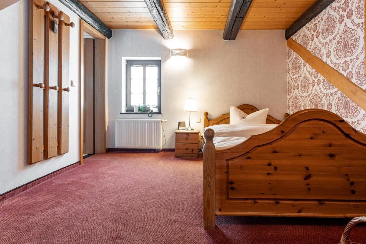 Weingut Schuh - Pension Zur Bosel コスヴィヒ エクステリア 写真
